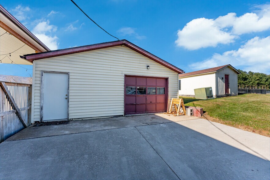 More Photos Of 21507 Seneca Trl, Marlinton Hotel For Sale