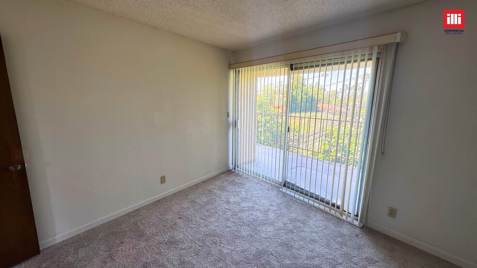 More Photos Of 17517 Ventura Blvd, Encino Storefront Retail Residential For Lease