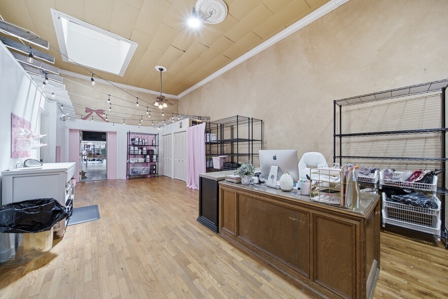 More Photos Of 122 N Main St, Sand Springs Storefront For Sale