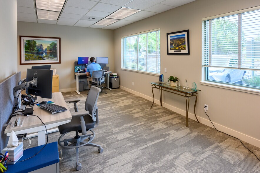 More Photos Of 296 SW Columbia St, Bend Office For Sale
