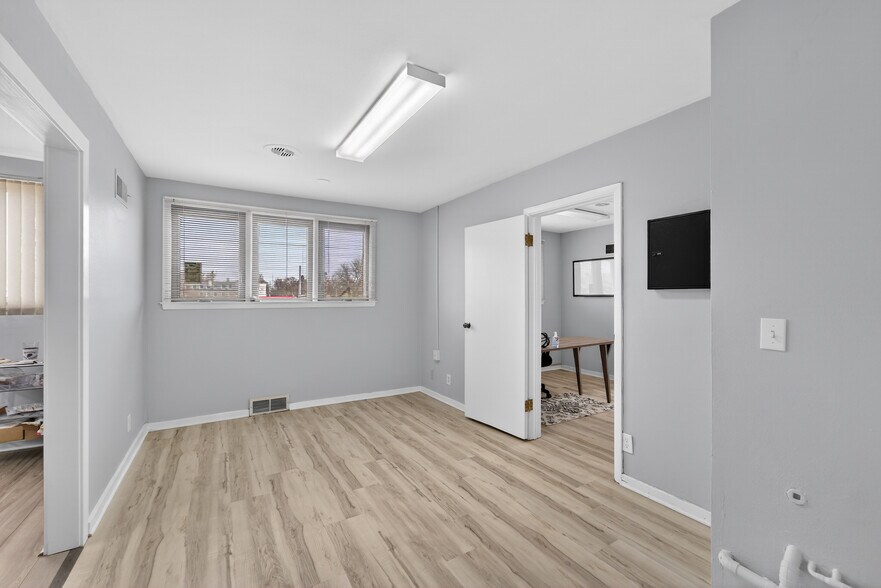 More Photos Of 2001 Capitol dr, Milwaukee Office For Sale