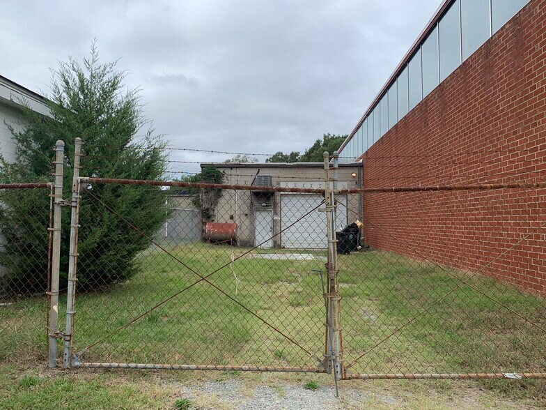 More Photos Of 708 N William St, Goldsboro Light Manufacturing For Lease