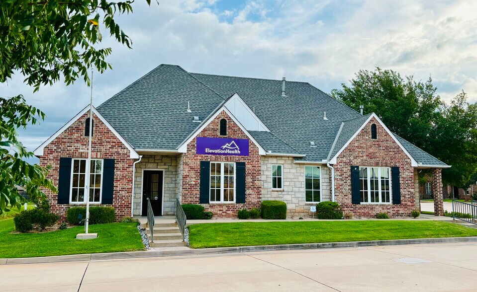 Primary Photo Of 1743 W 33rd St, Edmond Medical For Lease