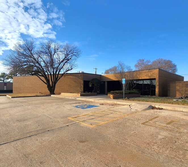 Primary Photo Of 2033 Heritage Park Dr, Oklahoma City Office For Sale