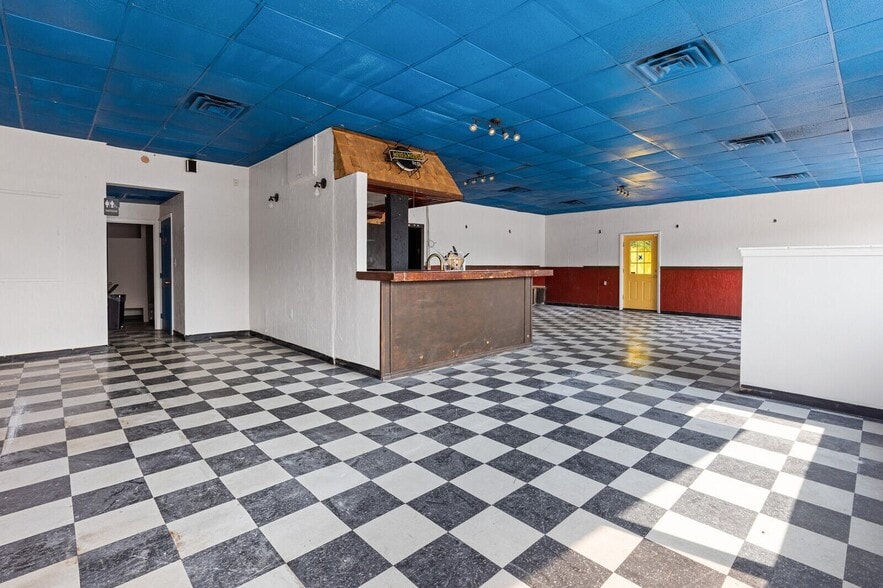 More Photos Of 164 Pleasant St, Brunswick Restaurant For Sale