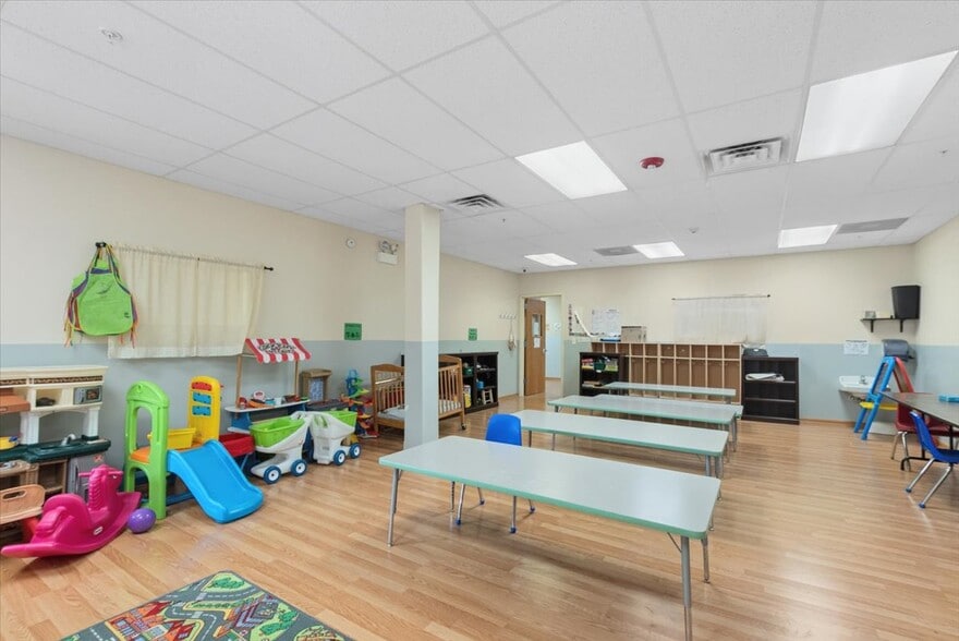 More Photos Of 1455 S Michigan Ave, Chicago Office For Sale