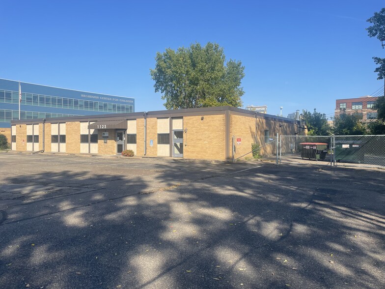 More Photos Of 1121-1123 Glenwood Ave, Minneapolis Office For Sale