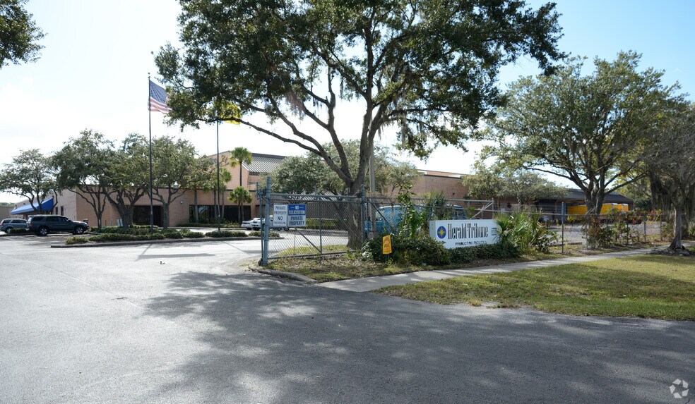 Primary Photo Of 1800 University Pky, Sarasota Warehouse For Sale