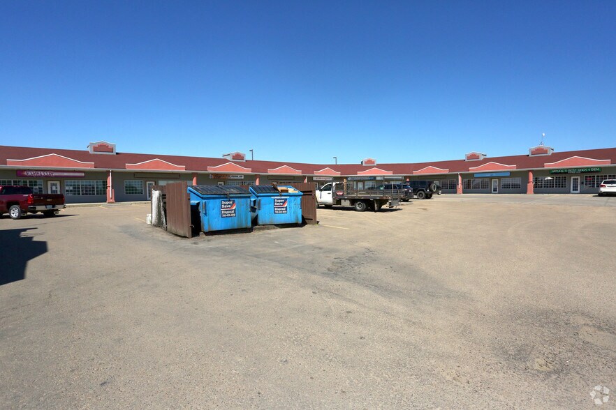 More Photos Of 6201 50th St, Leduc General Retail For Sale