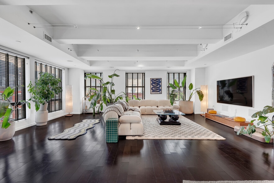 More Photos Of 334 Grand St, New York Apartments For Lease