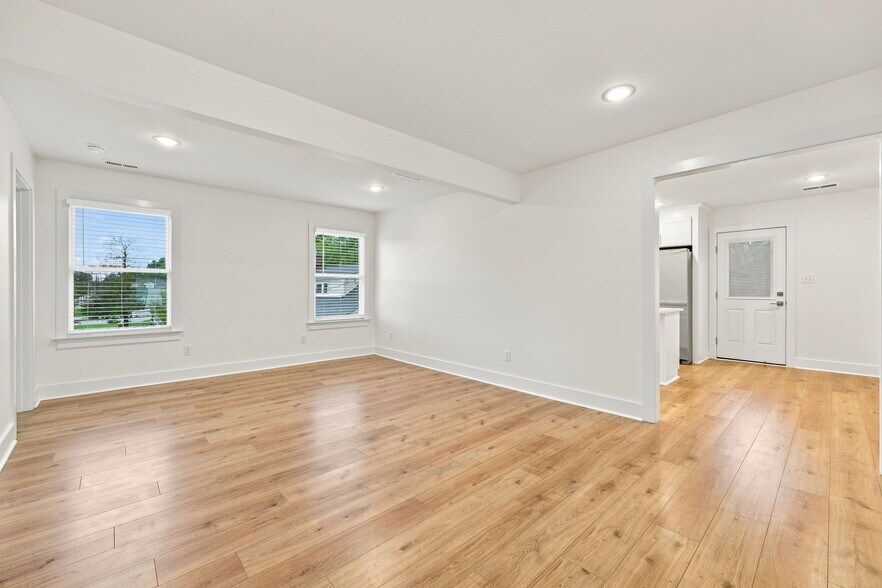 More Photos Of 112 Buckroe Ave, Hampton Storefront Retail Residential For Sale