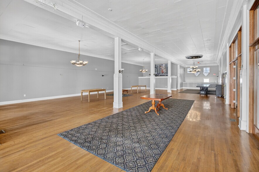 More Photos Of 1024 Noble St, Anniston Storefront Retail Office For Sale
