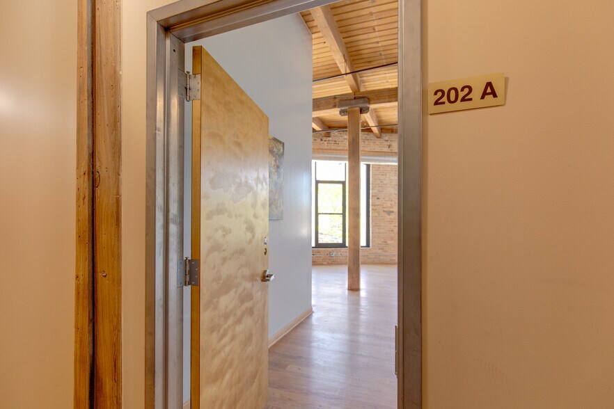 More Photos Of 1000 N Halsted St, Chicago Loft Creative Space For Lease
