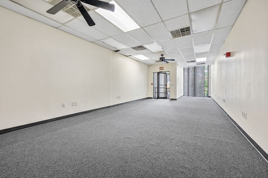 More Photos Of 1142A S Railroad Ave, Staten Island Office For Sale