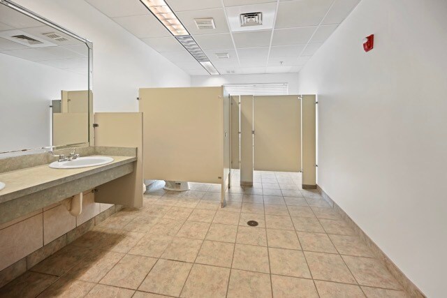 More Photos Of 2465 Main St, Atlanta Medical For Sale