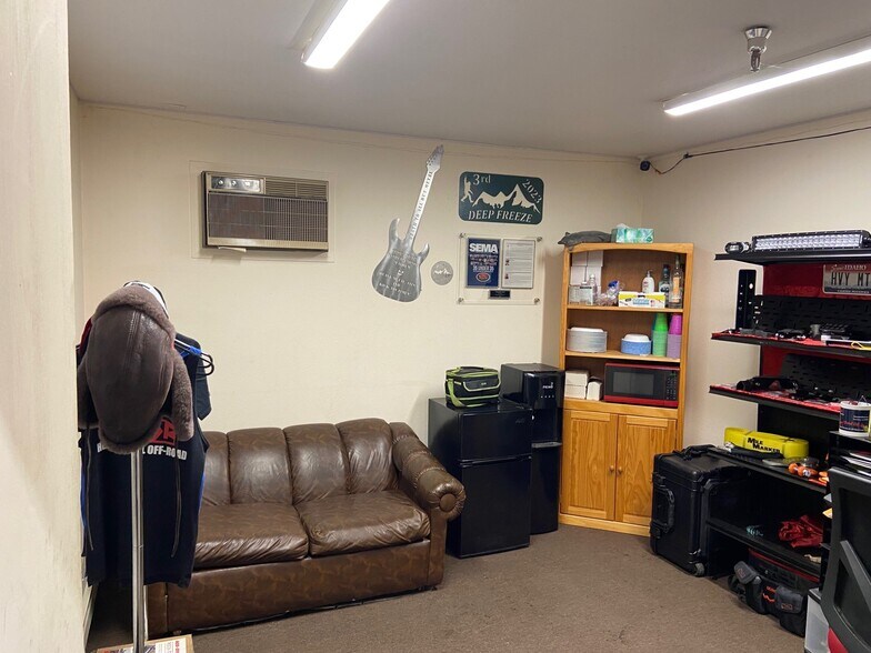 More Photos Of 147 E Aqua Cir, Coeur d'Alene Warehouse For Sale