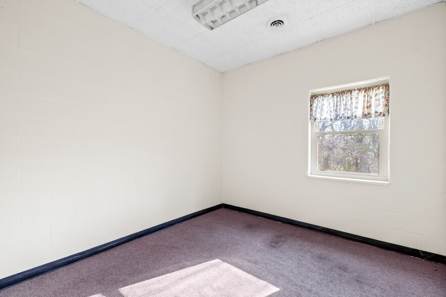 More Photos Of 334 N Oakland Ave, Statesville Specialty For Sale