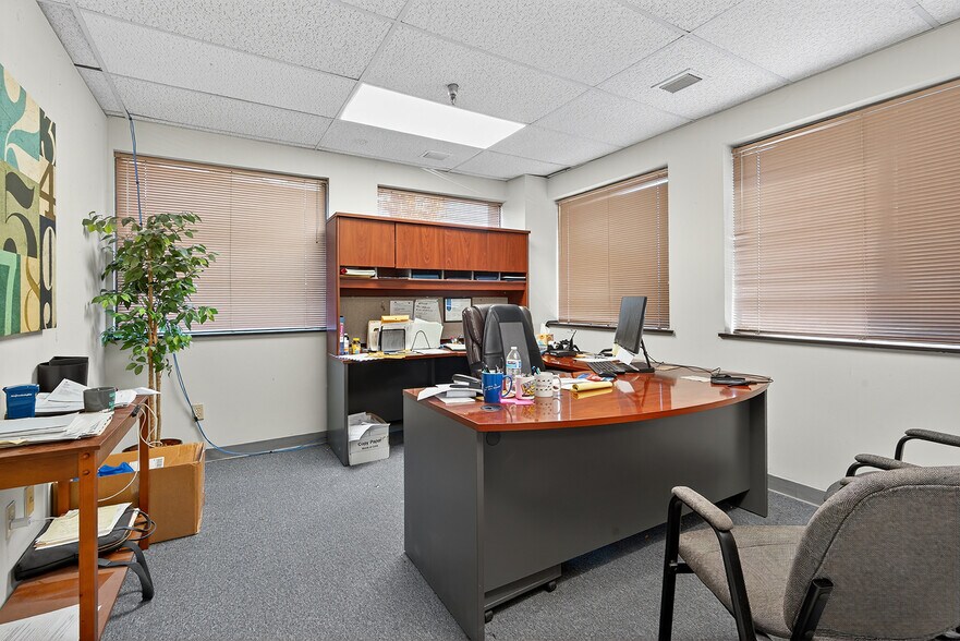 More Photos Of 3138 Custer Dr, Lexington Medical For Sale