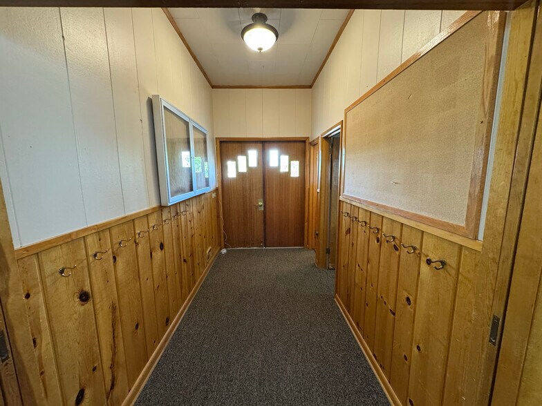 More Photos Of 402 S 7th St E, Riverton Flex For Sale