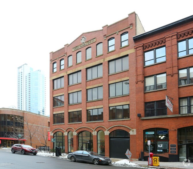 More Photos Of 371 W Ontario St, Chicago Loft Creative Space For Lease