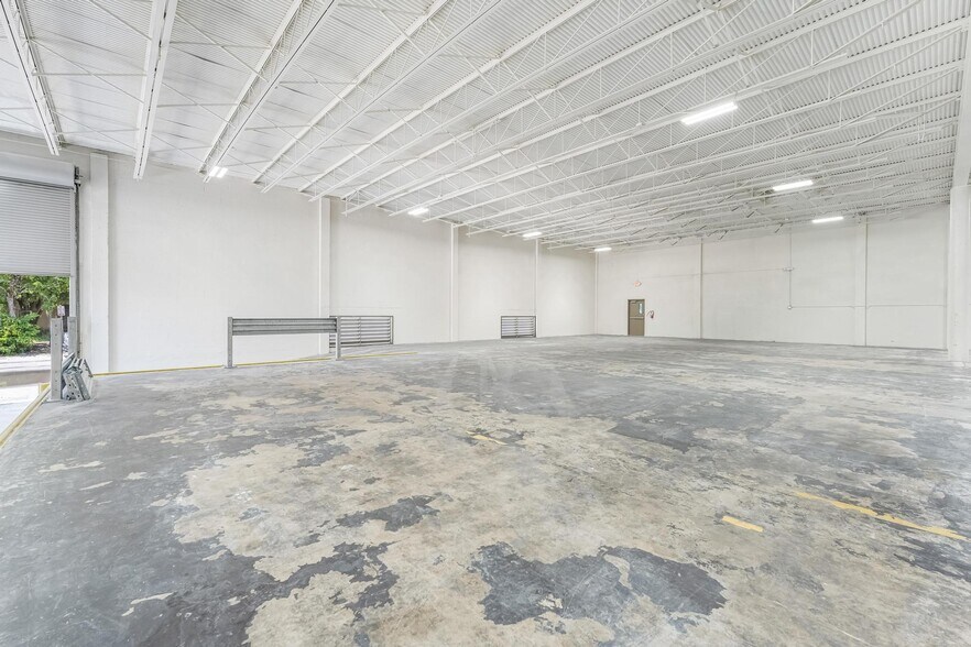 More Photos Of 14525-14570 NW 26th Ave, Opa Locka Manufacturing For Lease
