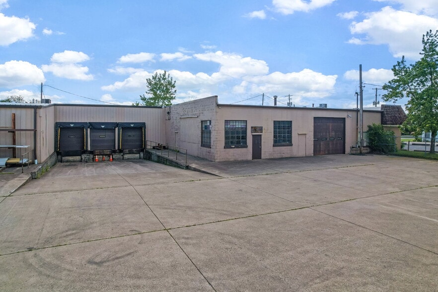 More Photos Of 2591 Harrison Rd, Columbus Warehouse For Sale