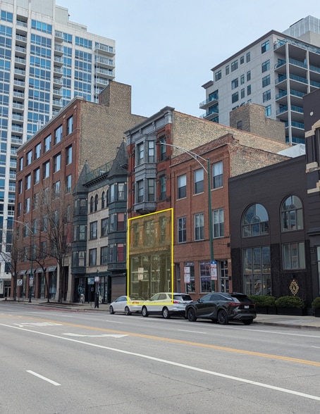 Primary Photo Of 357 W Chicago Ave, Chicago Office Residential For Lease