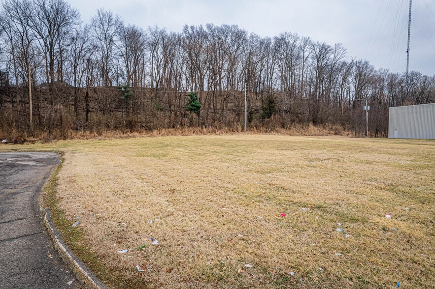 More Photos Of 401 Walker Dr, Henderson General Retail For Sale