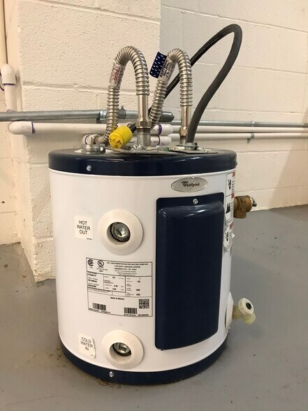 More Photos Of 472 Grimes Blvd, Lexington Warehouse For Lease