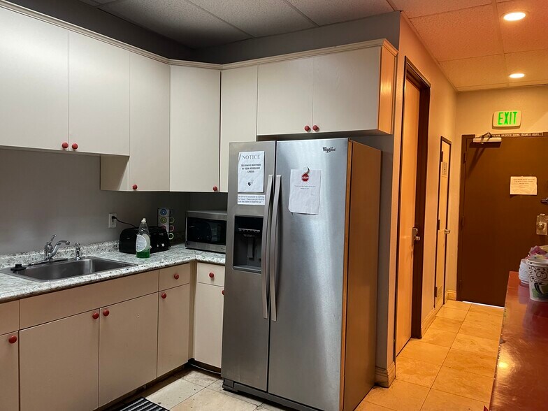 More Photos Of 7226 Sepulveda Blvd, Van Nuys Coworking Space