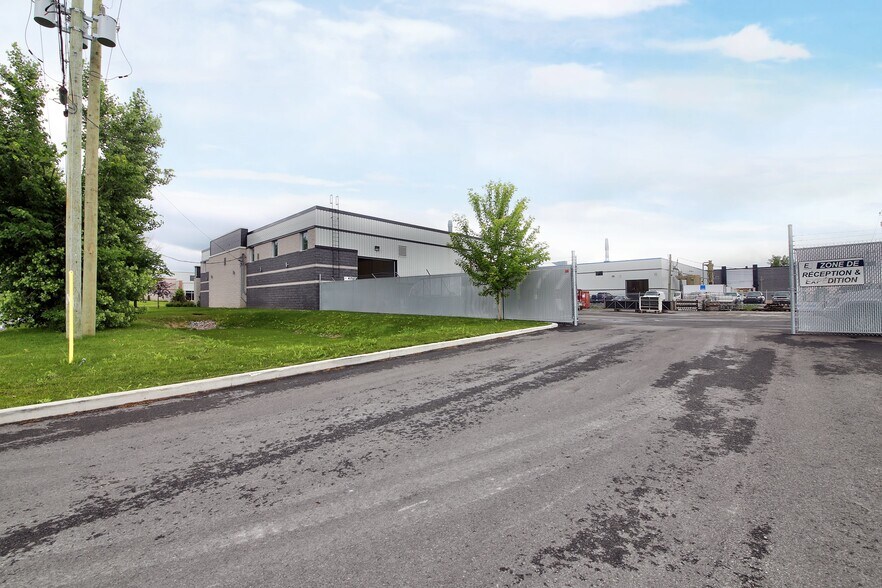 More Photos Of 130 Rue de l'Isère, Candiac Warehouse For Sale