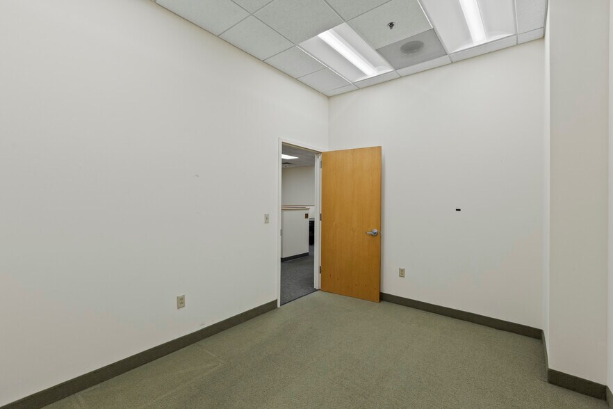 More Photos Of 15 E Union Ave, East Rutherford Warehouse For Lease