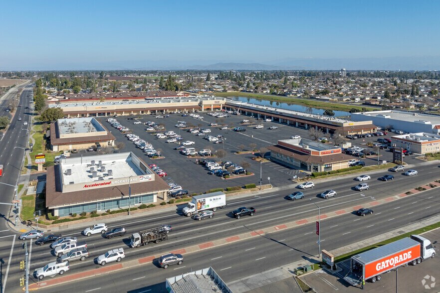 More Photos Of 701-781 W Shaw Ave, Clovis Unknown For Lease