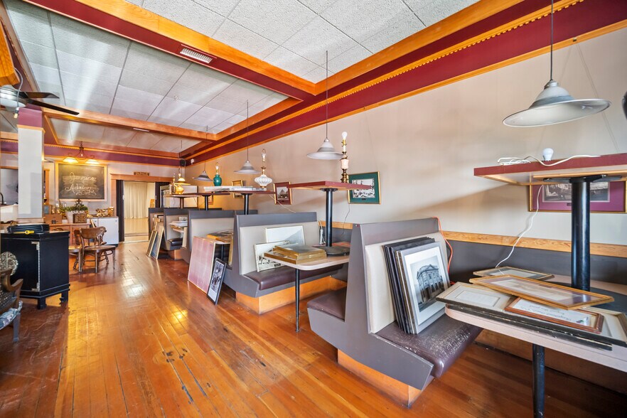 More Photos Of 45886 Wellington Ave, Chilliwack Hotel For Sale