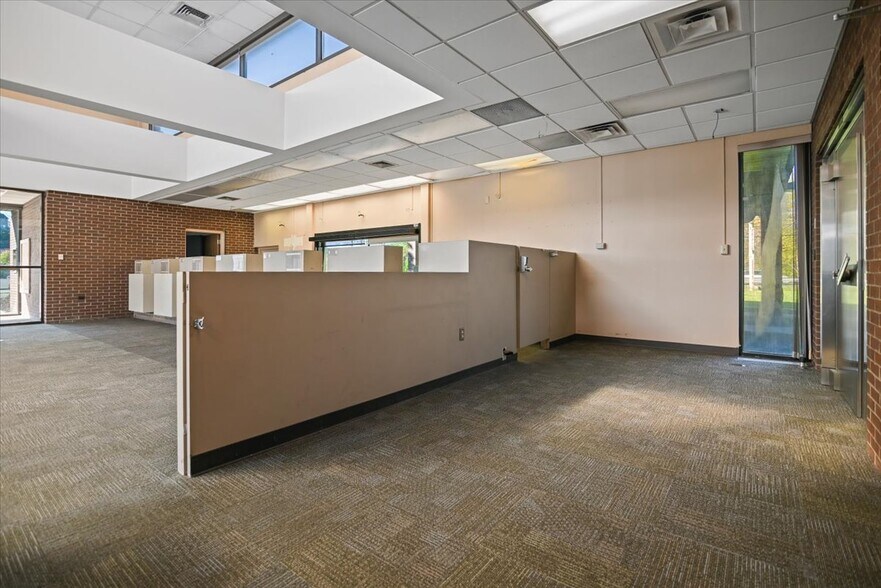 More Photos Of 209 Skyline Dr, East Stroudsburg Freestanding For Lease