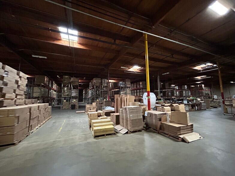 More Photos Of 10675 N Lombard St, Portland Distribution For Lease