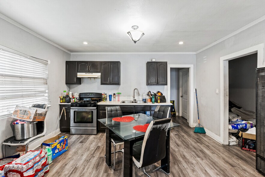 More Photos Of 1049 W 61st St, Los Angeles Apartments For Sale