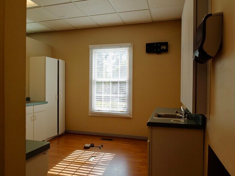 More Photos Of 3218 Mill St, Covington Medical For Sale