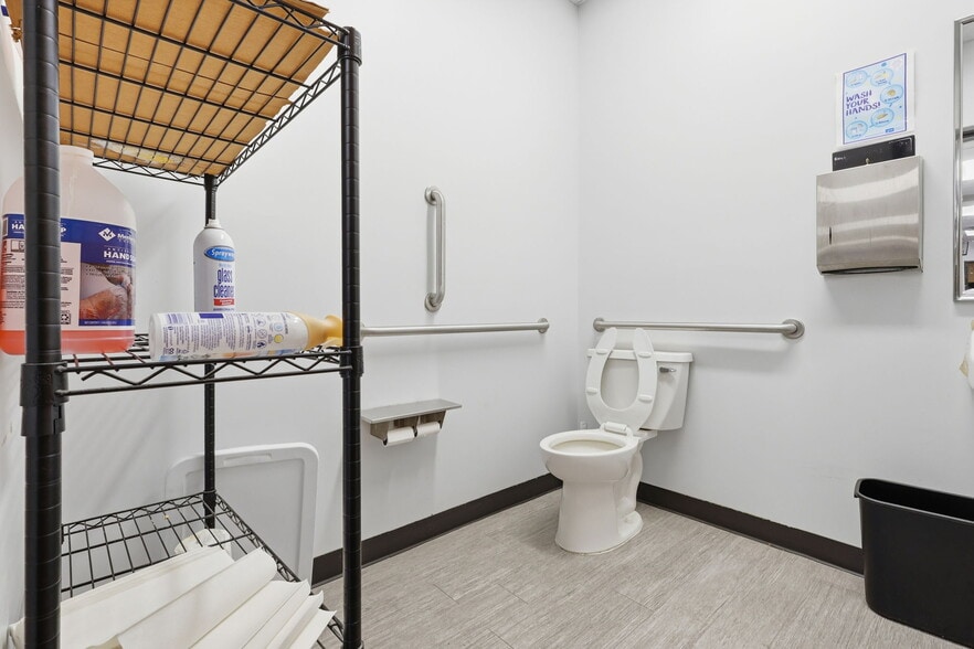 More Photos Of 228 North Ave, Battle Creek Freestanding For Sale
