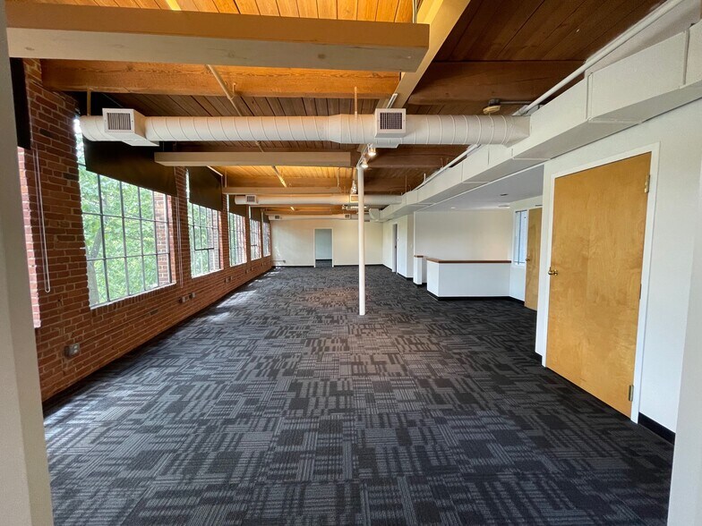 More Photos Of 48 Grove St, Somerville Office For Lease