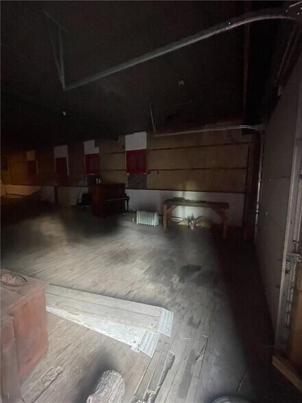 More Photos Of 1005 N 10th St, Saint Joseph Flex For Sale