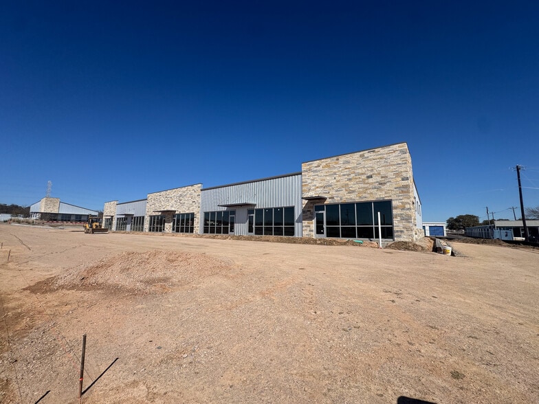 More Photos Of 2205 Warehouse Cir, Marble Falls Flex For Lease