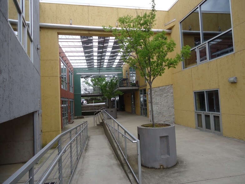 More Photos Of 619-647 E College Ave, Decatur Freestanding For Lease