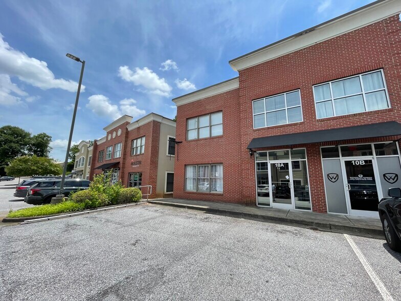 More Photos Of 955 W Wade Hampton Blvd, Greer Office For Lease