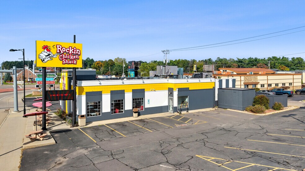 More Photos Of 31 S Wisconsin Dells Pky, Lake Delton Freestanding For Sale