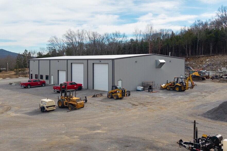 More Photos Of 1854 Sparta Pike, Lebanon Warehouse For Lease