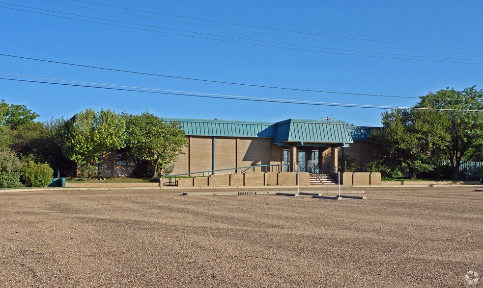 Primary Photo Of 9712 8th Dr, Lubbock Office For Lease