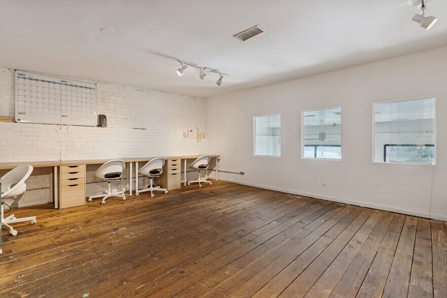 More Photos Of 942-944 W Huron St, Chicago General Retail For Sale