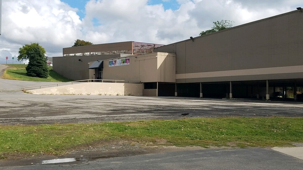 Primary Photo Of 845 Cayuga St, Lewiston Sports And Entertainment For Sale