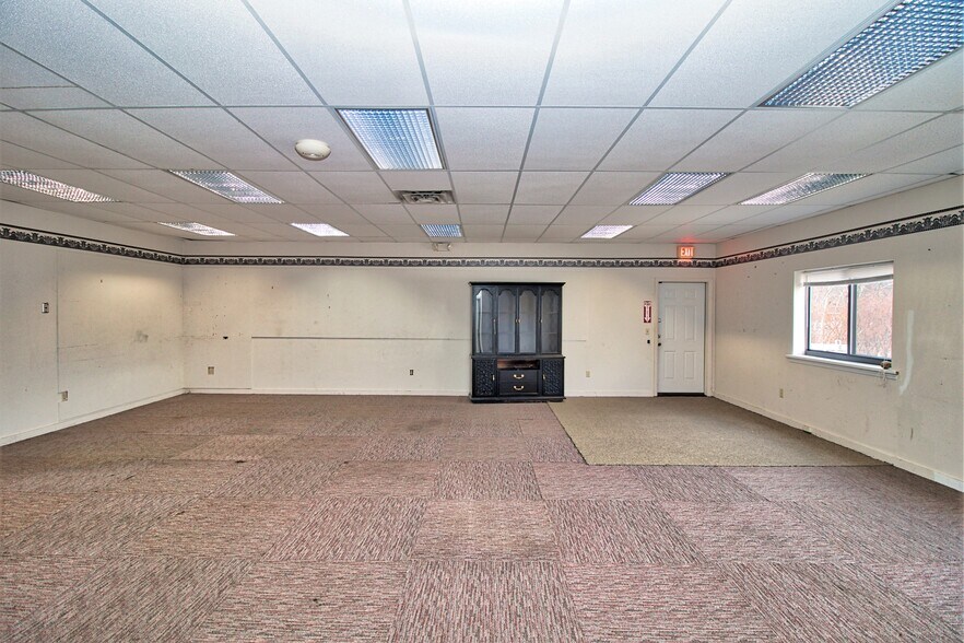 More Photos Of 1575 Thomaston Ave, Waterbury Storefront For Lease